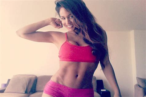 Body Motivation Get Sexy Abs With The Rosa Acosta Workout Video