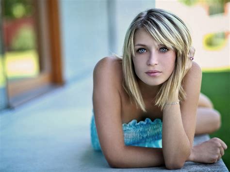 free download 1280x960 gorgeous blonde desktop pc and mac wallpaper