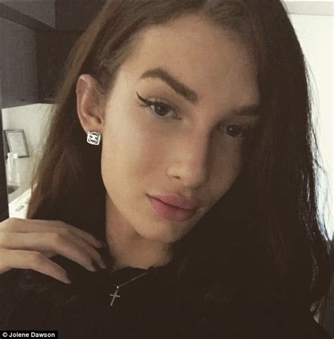 Transgender Woman Reveals Her Wild Tinder Dating History Daily Mail