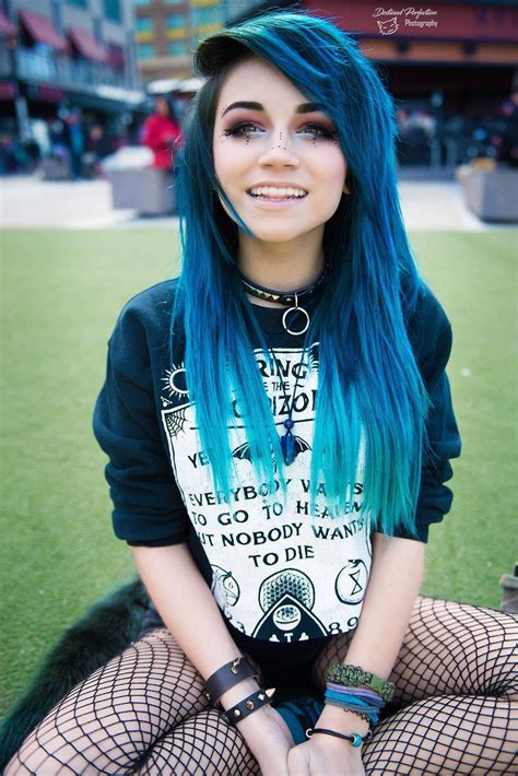 emo scene girls style bright hair love the blue pastel goth ️emo