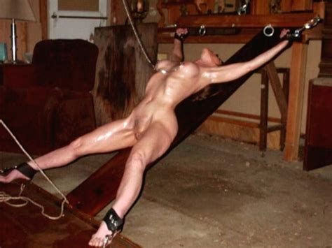 naked rack torture exploited pic
