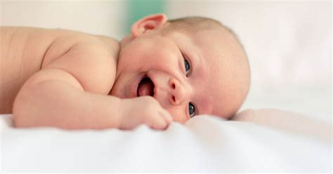 babies smile smiling  early development mommybites