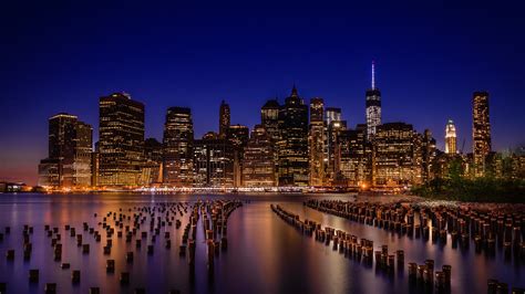 brooklyn bridge park  manhattan skyline  night  york city