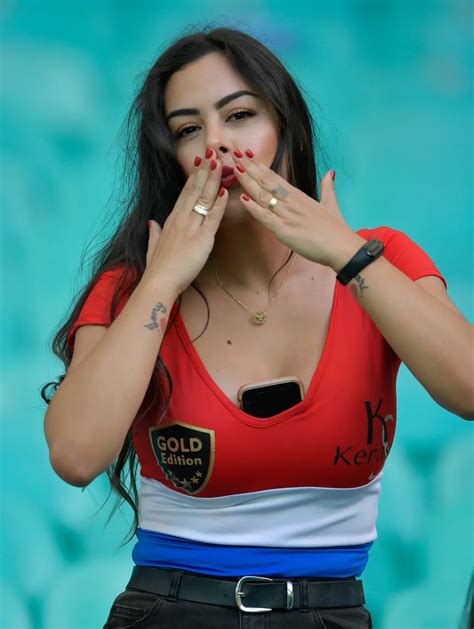 Foto Pesona Model Seksi Larissa Riquelme Di Copa America 2019 Foto