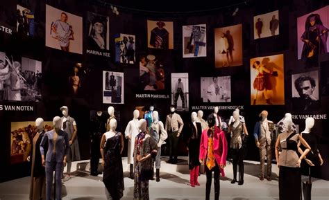 historia  antwerp  como um coletivo de novos designers belgas dominou  mundo da moda