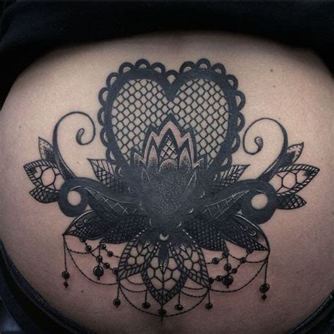 womans stomach   intricate design