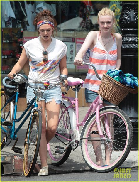 Dakota Fanning And Elizabeth Olsen Big Apple Bicycles