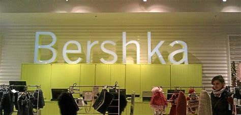bershka busca  encargado  su tienda en el centro comercial holea