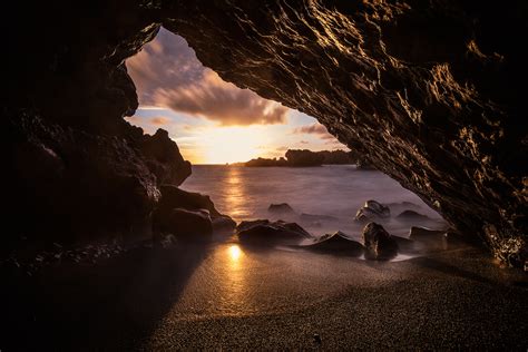 hawaii lava tunnel juzaphoto