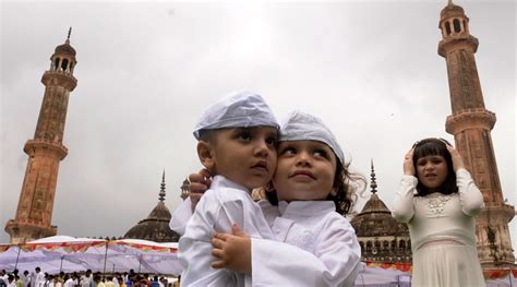 eid mubarak indian muslims start eid al fitr celebrations  indian express