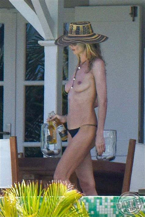 Naked Heidi Klum In Beach Babes
