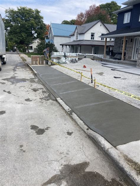 sidewalk concrete pouring  barrie ontario eisses enterprises