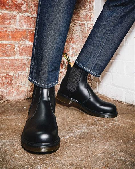 smooth leather chelsea boots dr martens