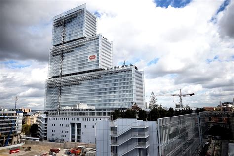 metres de haut  etages decouvrez le nouveau palais de justice de paris