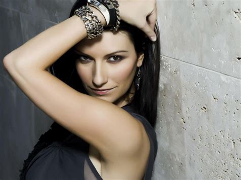 laura pausini è morta la bufala fa il giro del web roba da donne