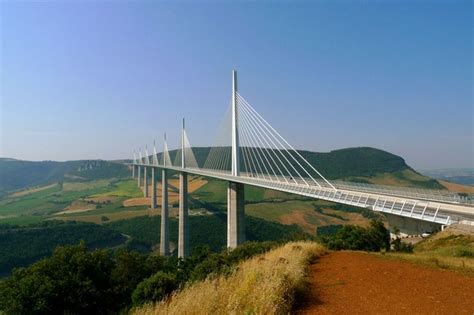 Le Viaduc De Millau Le Plus Haut Pont Du Monde Viaduc