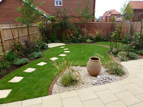selection  small garden designs  weve completed  happy clients coleby faulkner