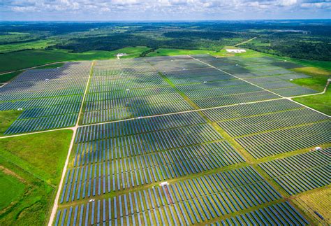 uae sets  sights  biggest solar farm   motley fool