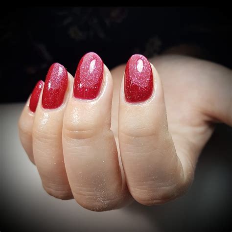 rode nagels met werkje nails