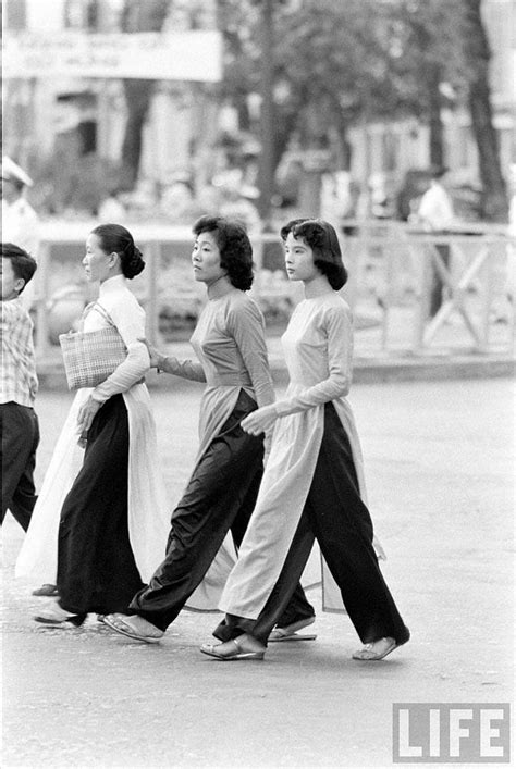vintage photos of vietnamese women dressing in ao dai on