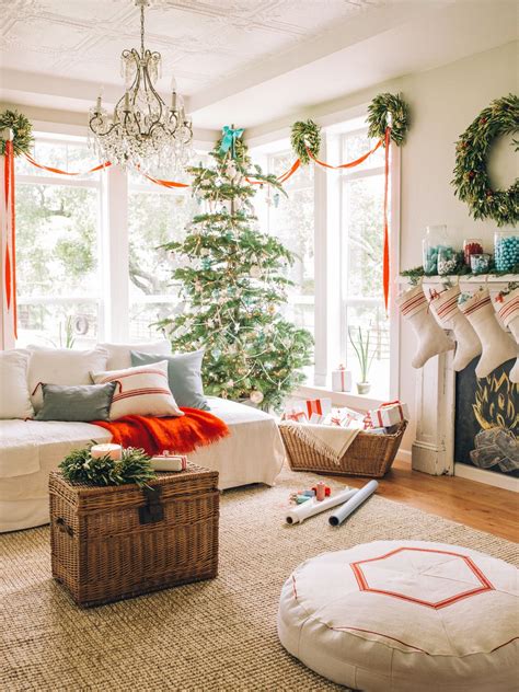 beautiful ways  decorate  living room  christmas