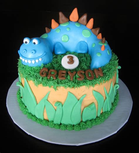 custom cakes  julie dinosaur cake iii