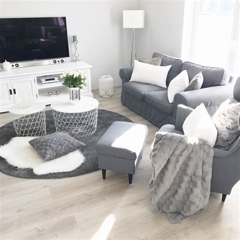 instagram wohnemotion landhaus wohnzimmer livingroom modern grau weiss