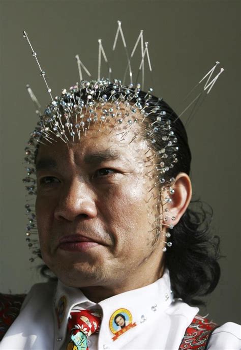 wei shengchu displayed acupuncture needles in his forehead