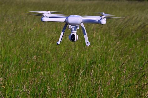 drone  hommes  au service de la planete
