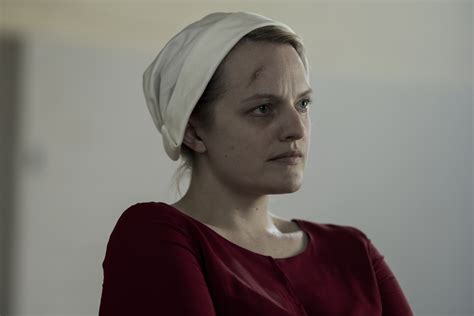 handmaid s tale elisabeth moss behind the scenes owns the show indiewire