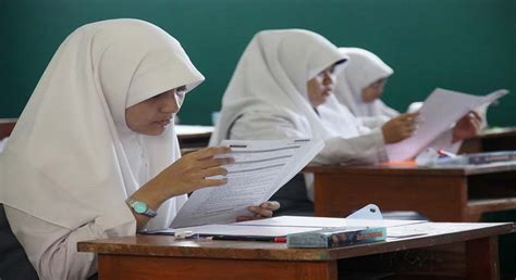 aturan guru  muslim  mengajar  madrasah kemenag sejalan