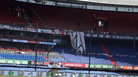 supporters maken  meter lang feyenoord spandoek het grootste nederlandse spandoek ooit