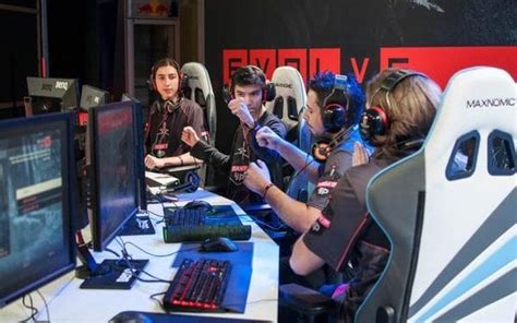 youporn sponsored team banned from gaming s biggest e sports league