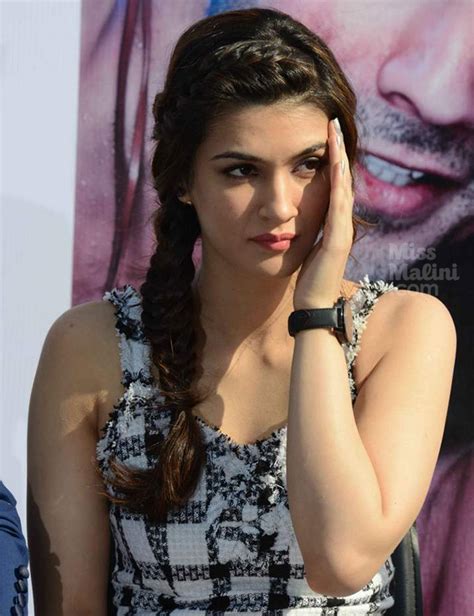 kriti sanon loses her sh t over a man who was watching dilwale on his