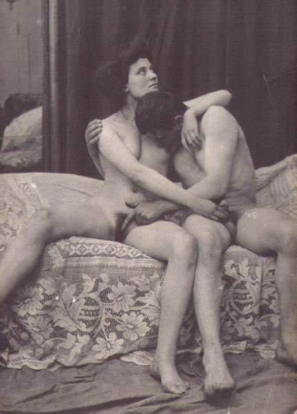 Horny Dudes Banging Sexy Chicks In Vintage Pics Photos