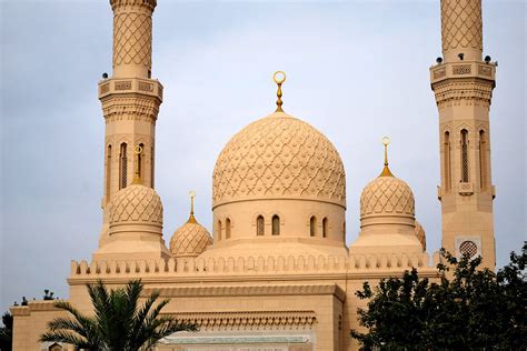 visit  jumeirah mosque  dubai
