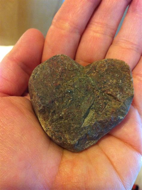 heart shaped rock heart shaped rocks heart shapes geek stuff