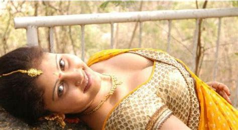 tamil actress amrutha valli hot stills telugu mp3 songs