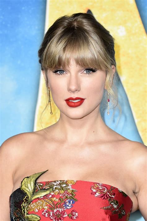 Taylor Swift Stunning At Her Cats Movie Premiere In New