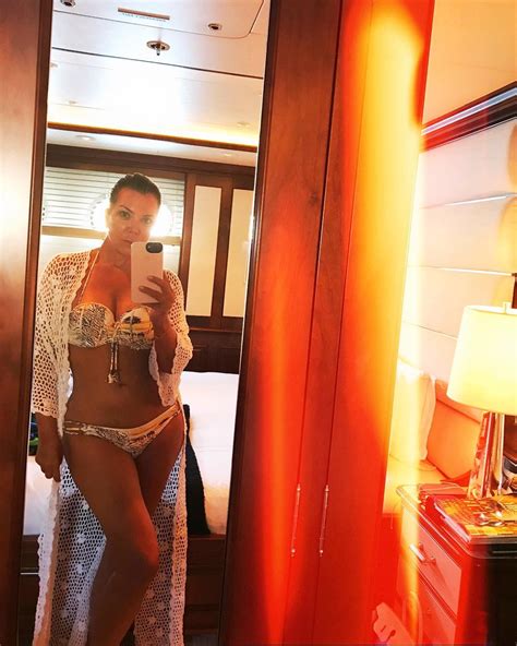 khloe kardashian posts pic of mom kris jenner in a bikini looking like a snack reality tv world