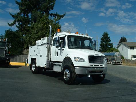 freightliner   ext cab  rigged  brutus service body