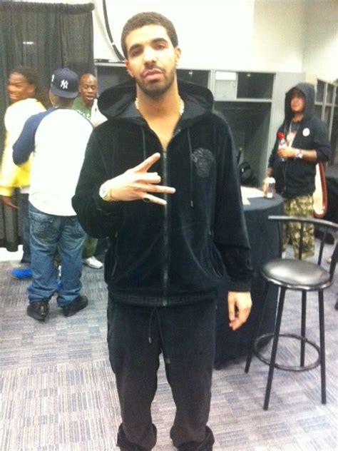 drake performs in versace velour sweatsuit and timberland boots vlns