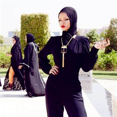 Photos Rihanna Kicked Out Of Sheikh Zayed Grand Mosque For