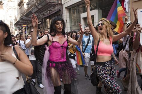 Turkey Bans Istanbul Gay Pride Parade Over ‘security Concerns