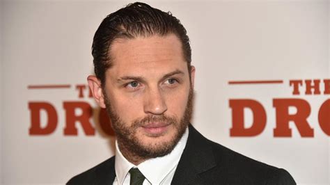 tom hardy finally gets leo knows all tattoo after losing oscars bet