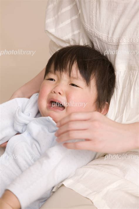 泣き顔の赤ちゃん 写真素材 [ 987880 ] フォトライブラリー Photolibrary