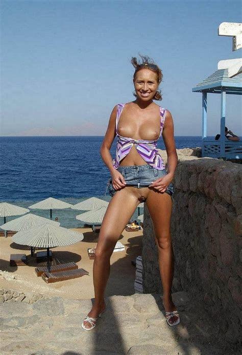 horny ukrainian sexwife posing naked on vacation in egypt
