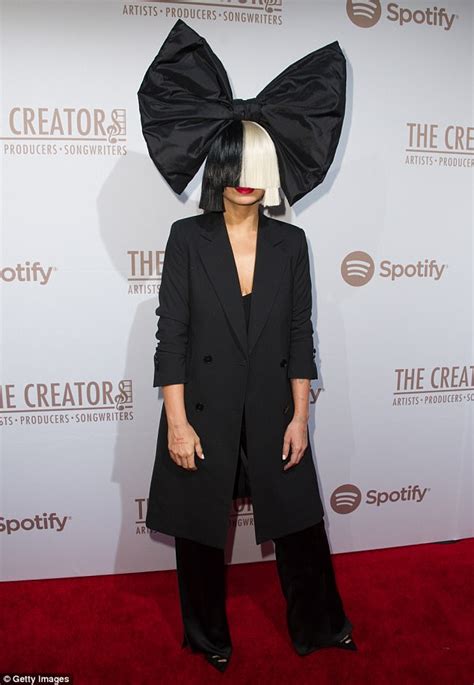 Sia S Incredible Transformation In Pictures Daily Mail Online