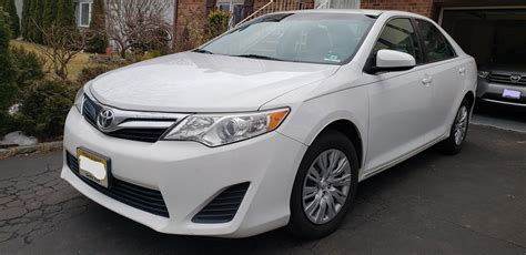 toyota camry white  miles  leatherseats excellent