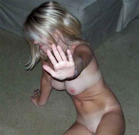 hubby photographed his totally naked mature wife full size picture 3